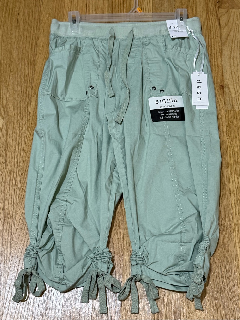 Women’s DASH Light Sage Drawstring Hem Hybrid Cargo Capri, Size PM, BNWT